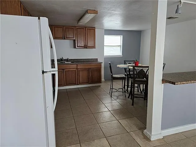 3718 Franklin Ave — Photo 2