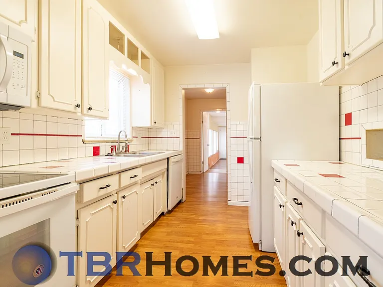 2052 Jamaica St — Photo 6