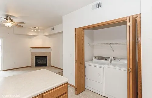 60 E Jefferson St #8 Photo 1