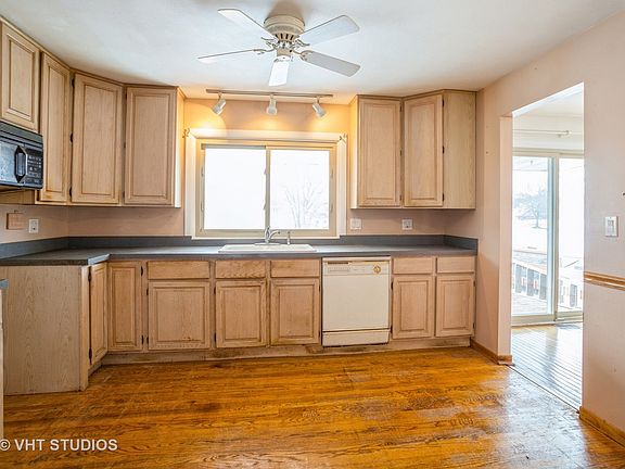 4th image of 190 Hingham Ln