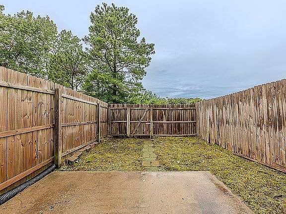 3rd image of 22 Terri Sue Ct