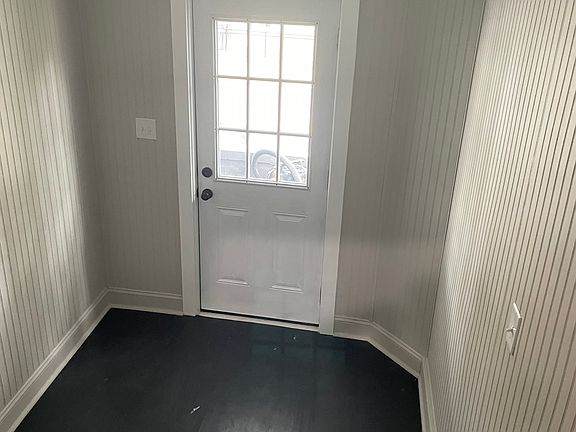 Entrance/mudroom