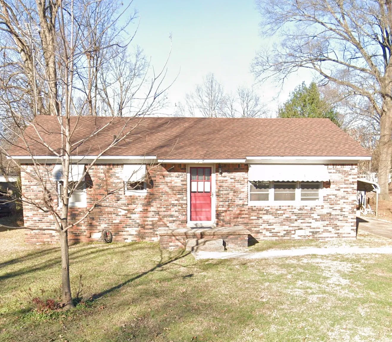 3 bed, 1000 sqft, $1,100 — Photo 1