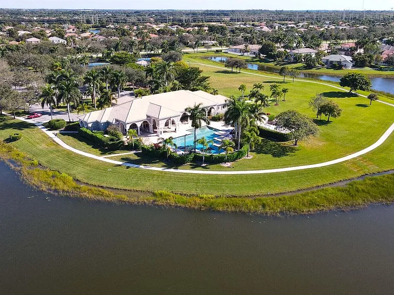 4018 Bluff Harbor Way — Photo 40