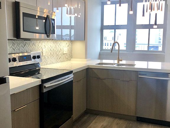 5th image of 113 E 3rd St #421