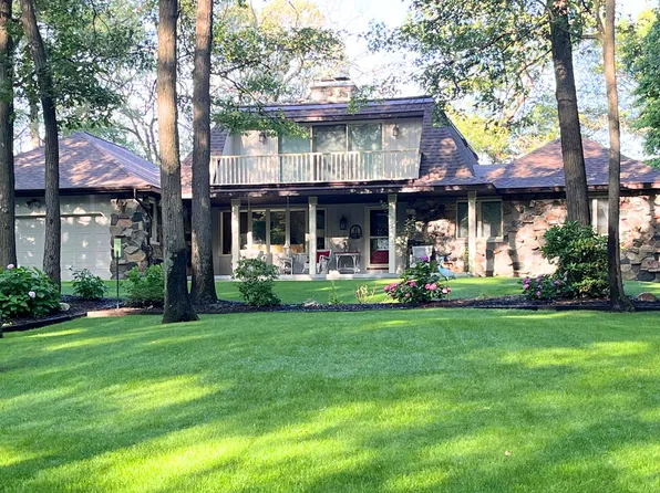 2542 Cove Rd, Twin Lake, MI 49457