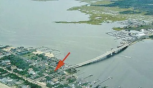 1201 Bay Ave photo 1