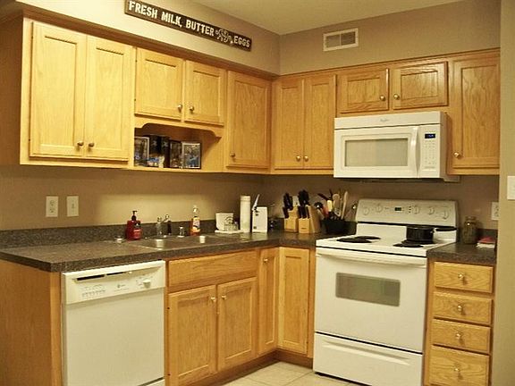 5th image of 653 Sherard Cir #655