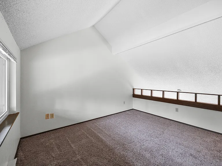 Westlakes Apartments — Photo 33