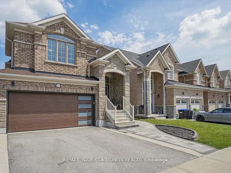 2172 Dawson Cres — Photo 2