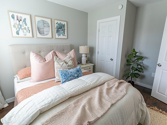 4th image of 405 W Main St #17