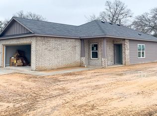 1902 Grand Ave, Cleburne, TX 76033