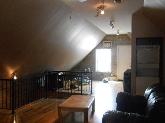 4th image of 3134 N Lincoln Ave