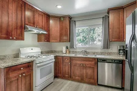 516 Clifton Ave — Photo 6