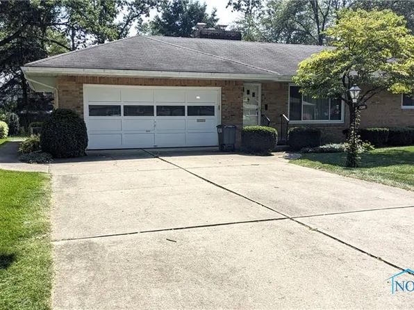 3201 Oak Grove Pl, Toledo, OH 43613