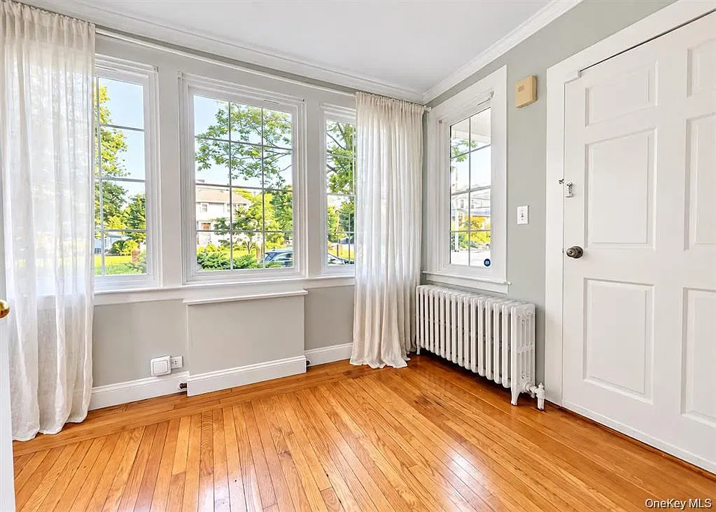 3 bed, 1.5 bath, 1288 sqft, $4,475 — Photo 2