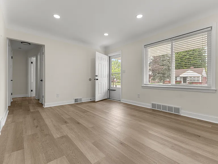 1405 Venice St — Photo 8