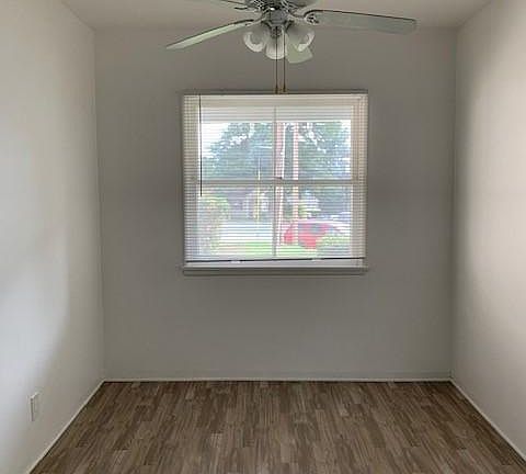 4th image of 2667 Montrose Ave