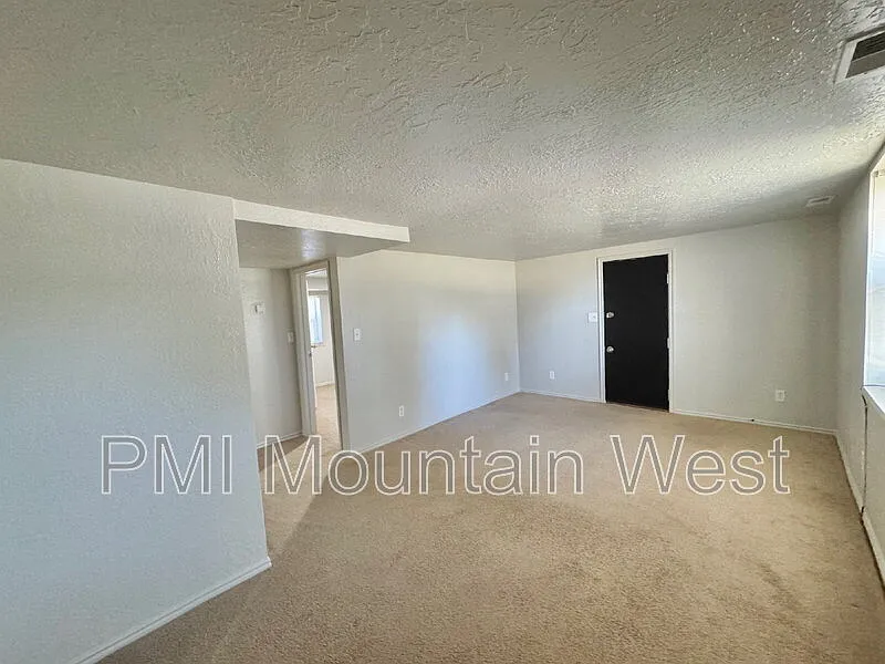 2 bed, 1.0 bath, 800 sqft, $1,295 — Photo 3