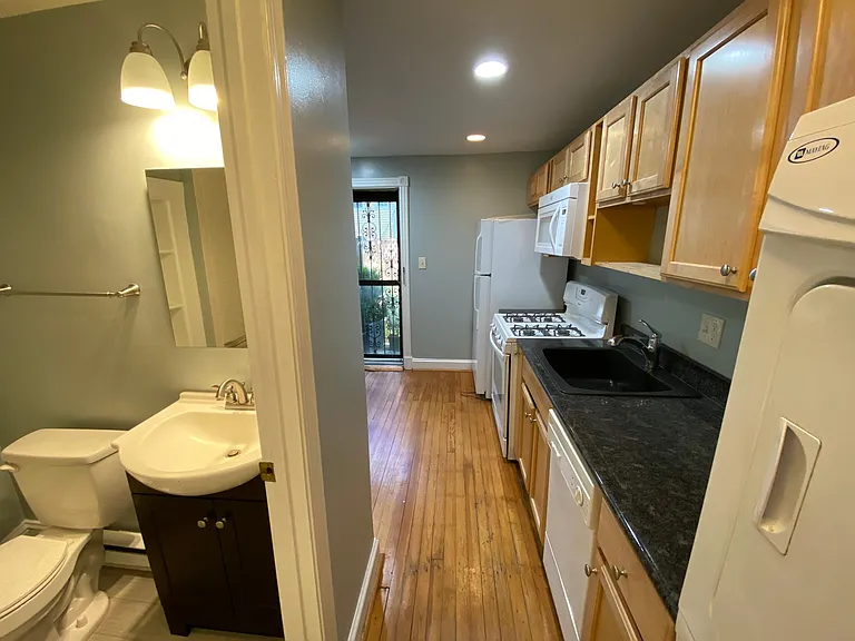 330 N Carolina Ave SE #BASEMENT — Photo 8