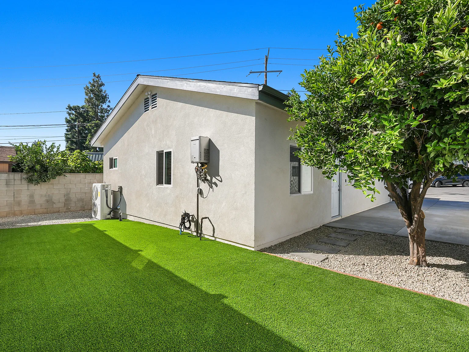 3 bed, 1200 sqft, $3,800 — Photo 2