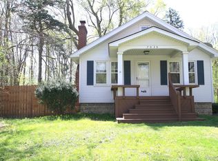 7035 Pontiac Lake Rd, Waterford, MI 48327