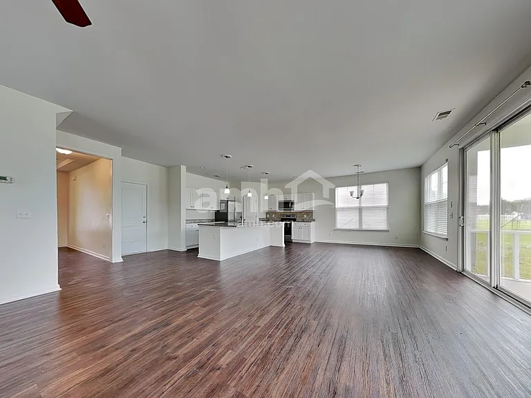 103 Westover Dr — Photo 8