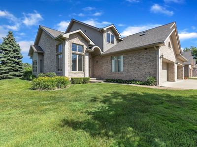 667 Olde Ivy Ln, Howell, MI, 48843