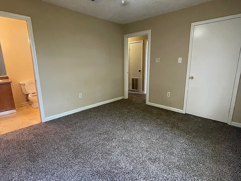 1548 Delplaza Dr #D — Photo 6