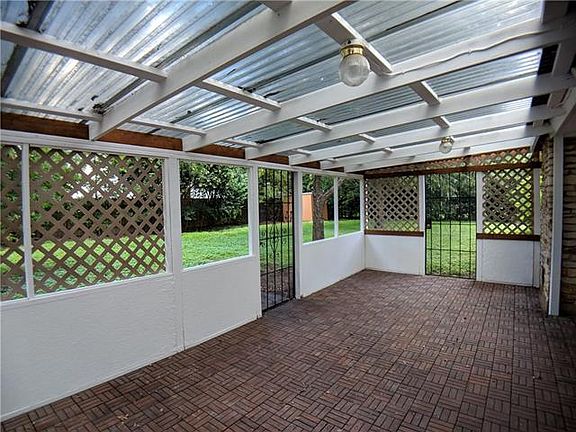 3rd image of 207 Golden Oaks Dr