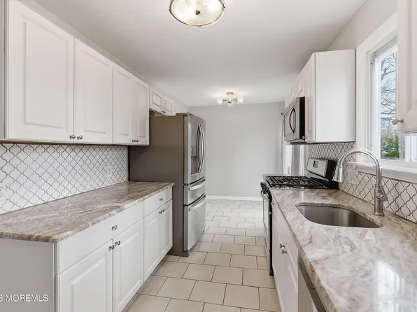 39 Harborage Avenue, Bayville, NJ 08721