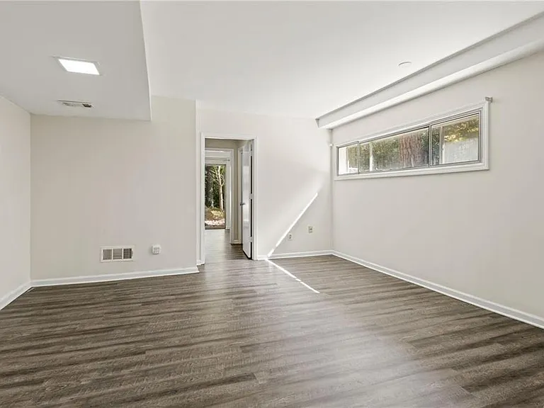 705 Edgewater Trl NW — Photo 8