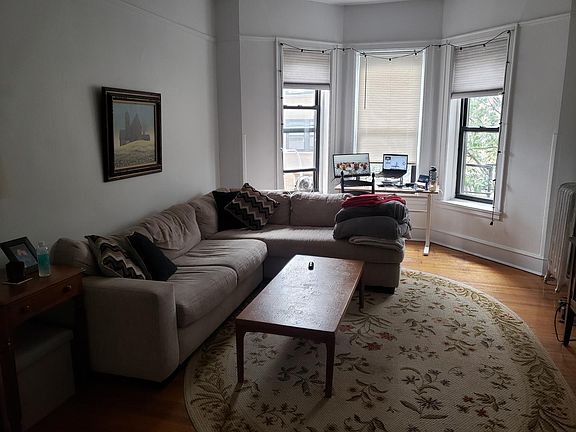 2nd image of 664 W Oakdale Ave APT 2