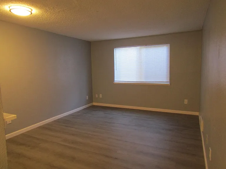 3332 S Chandler St — Photo 3
