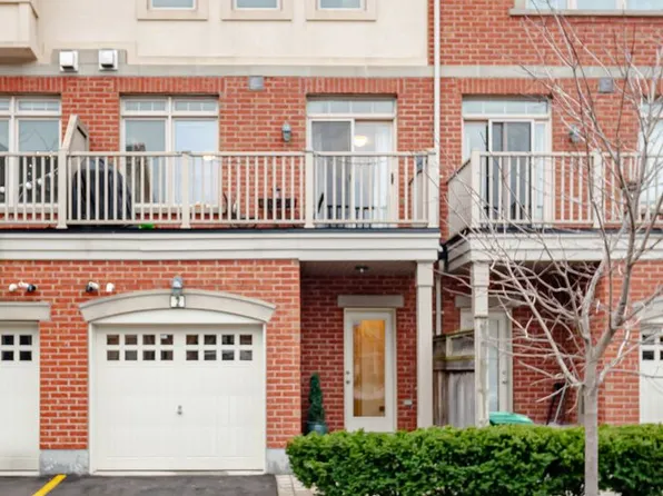 3235 Thomas St #2, Mississauga, ON L5M 0M2