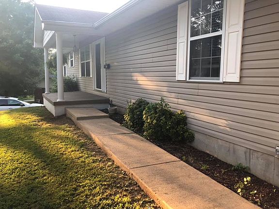 4th image of 302 Cedar Dr