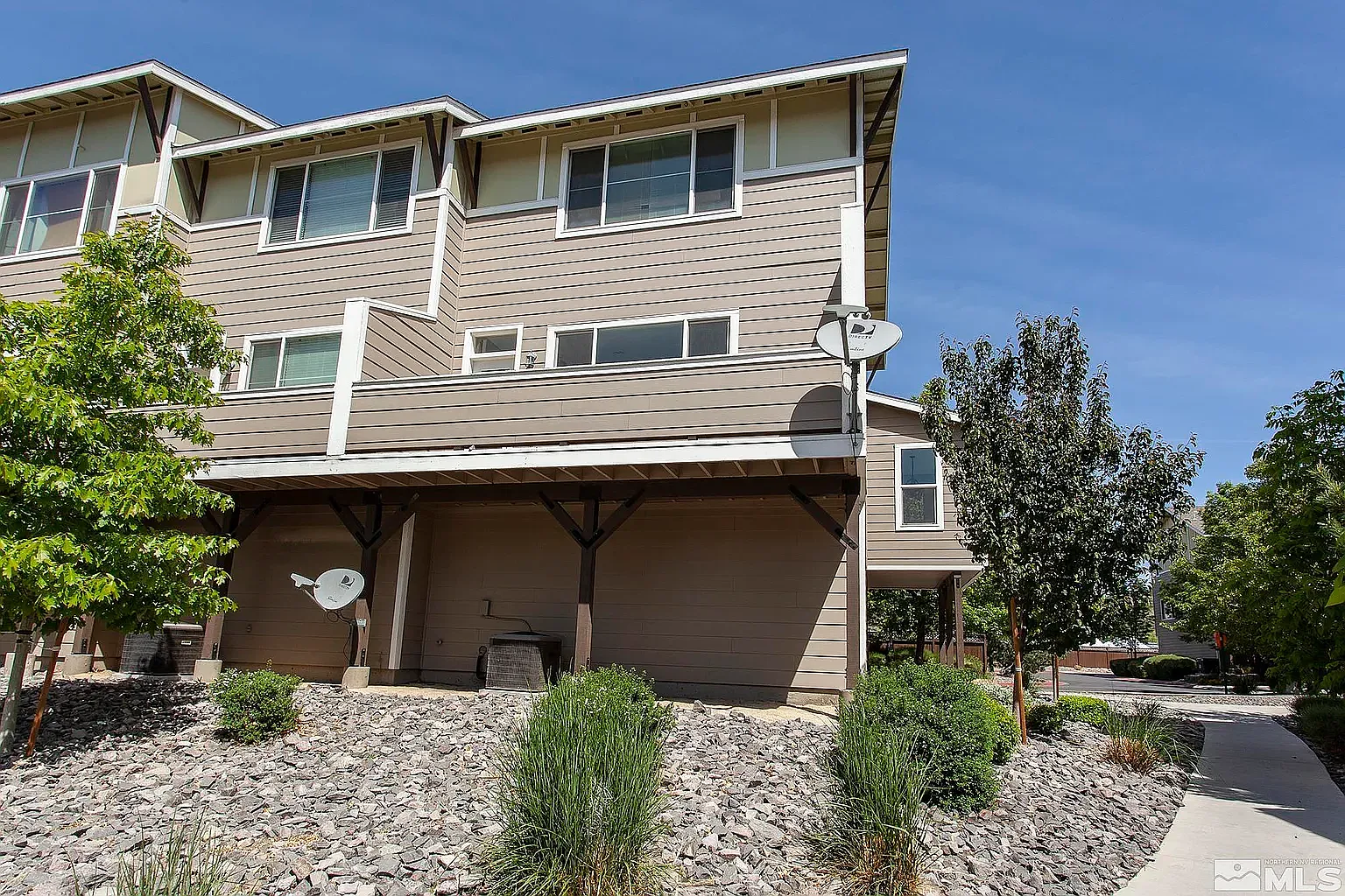 3 bed, 2.5 bath, 1710 sqft, $2,850 — Photo 4