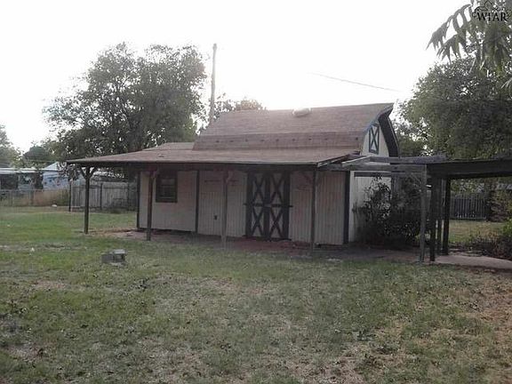 3rd image of 204 W 1st St