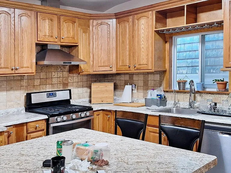 175 Delavan Ave — Photo 7