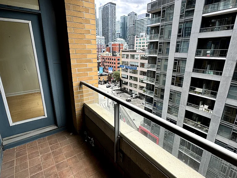 438 Richmond St W #921 — Photo 12