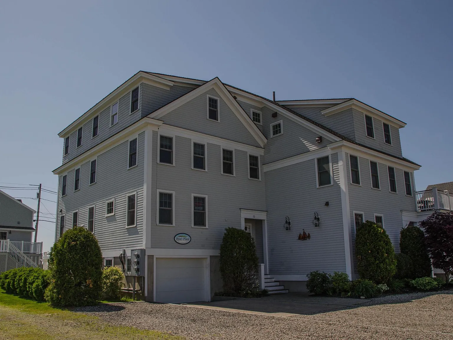5 bed, 4000 sqft, $3,300 — Photo 1