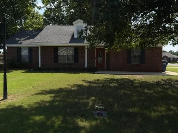 90 Scarlet Oak Dr, Deatsville, AL 36022