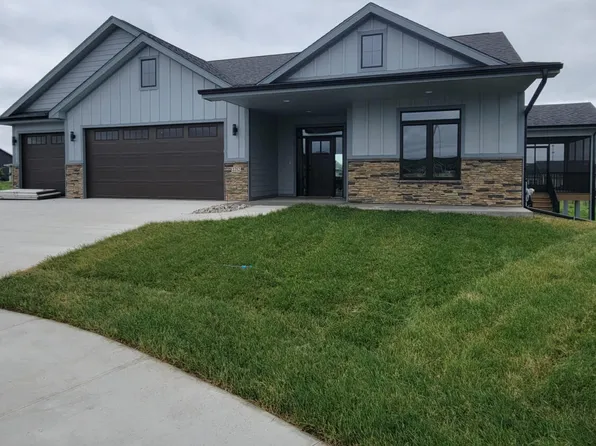 2212 Ketelsen Dr, Ames, IA 50010