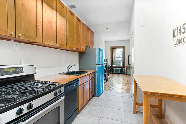 Rented by Douglas Elliman | media 19