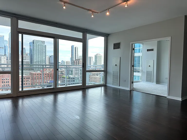 757 N Orleans St #1404 — Photo 2
