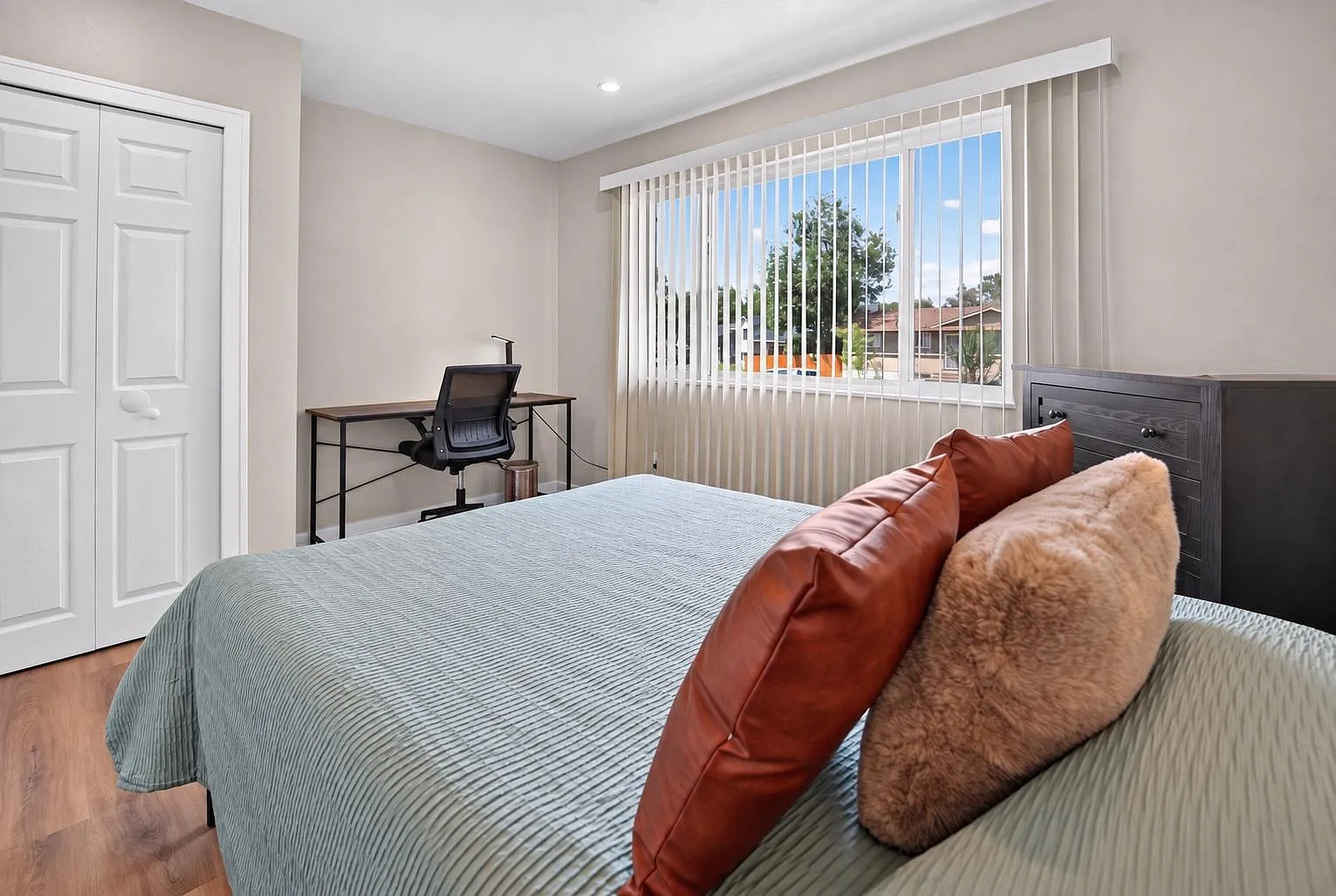 4 bed, 2.0 bath, 1636 sqft, $892 — Photo 3
