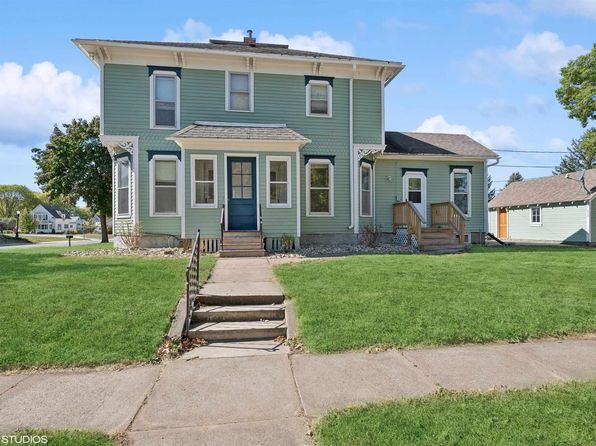 303 3rd St NW, Waverly, IA 50677