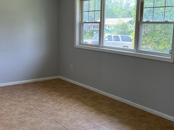 4th image of 434 Applegate Ave