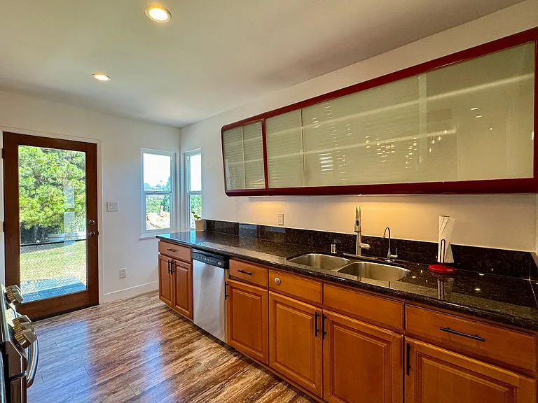 6279 Dixie Dr — Photo 4