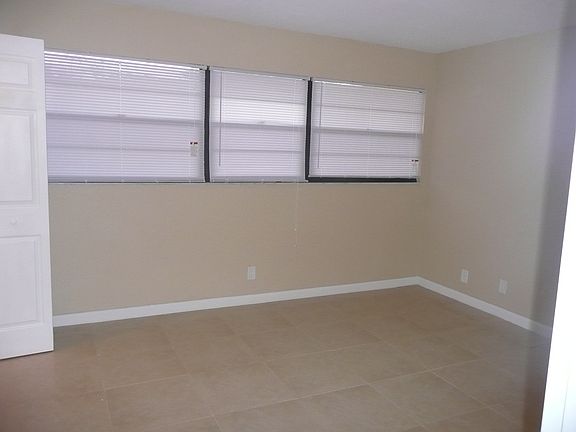 5th image of 3881 Crystal Lake Dr APT 1